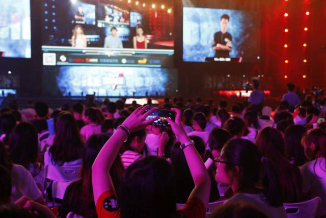 四名队员的 四名队员的